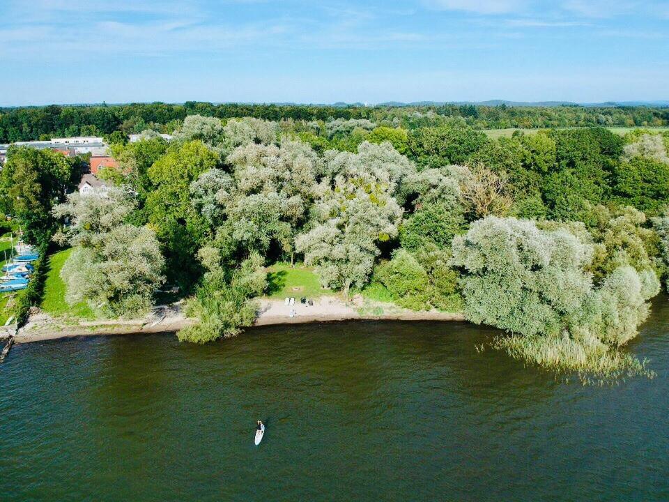 Ferien-Apartment Seewiesen Mit Privatstrand Friedrichshafen Bagian luar foto