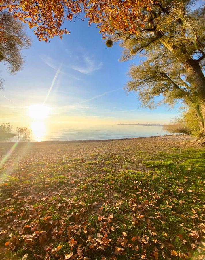 Ferien-Apartment Seewiesen Mit Privatstrand Friedrichshafen Bagian luar foto